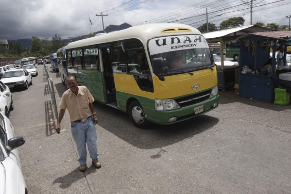 Un millón de lempiras diarios reciben transportistas en bonos