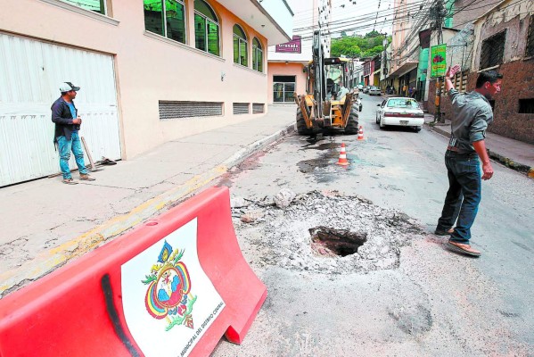 Comienzan bacheo y rehabilitación