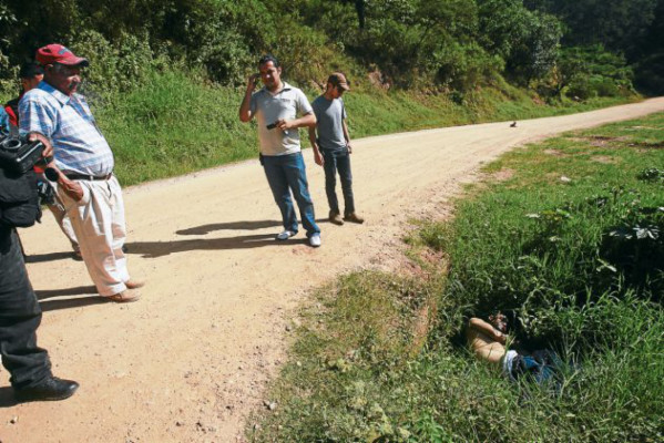 Acribillan a un hombre y lo abandonan en la aldea El Tablón