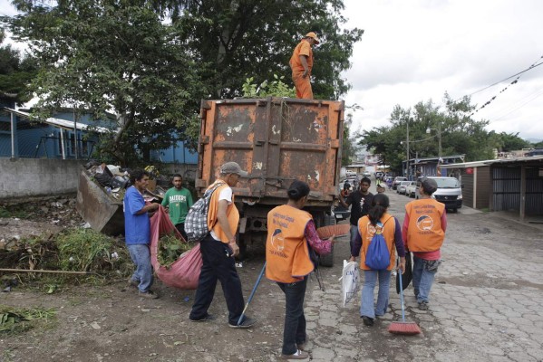 Intensifican operativos de limpieza en cuatro colonias de Tegucigalpa