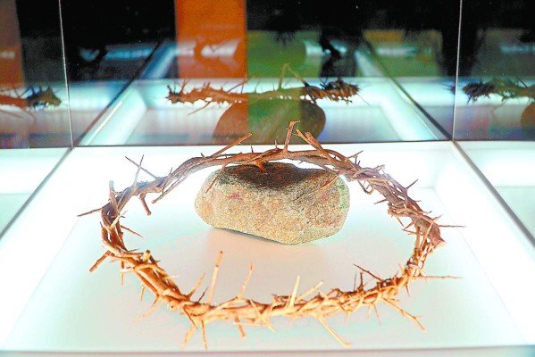 Impactante jornada de fe por exposición de la Sábana Santa en San Pedro Sula