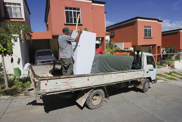 Falla geológica derriba cuatro casas en Ciudad del Ángel