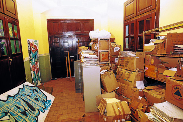 Piden intervenir la Biblioteca Nacional Juan Ramón Molina