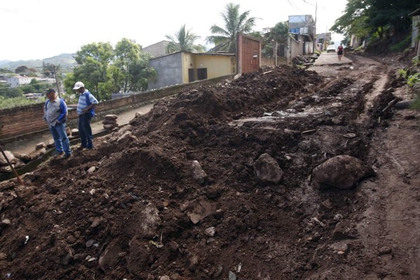 Tegucigalpa: Pavimentan vía de La Esperanza