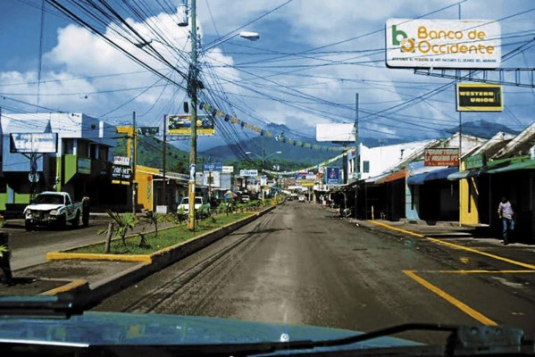 Colocarán bustos de escritores famosos en bulevar Los Poetas