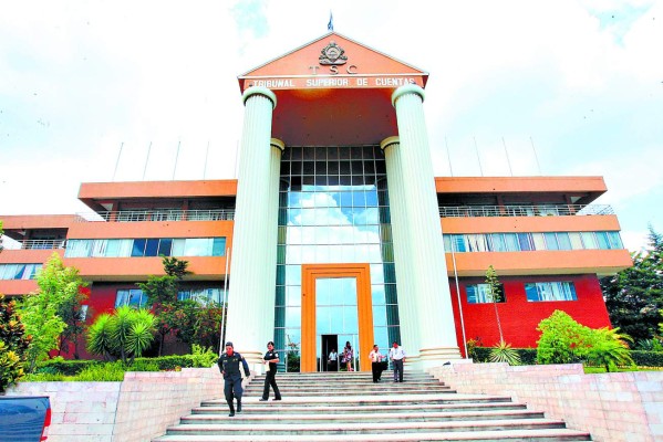Honduras: Esperarán informe de auditoría interna