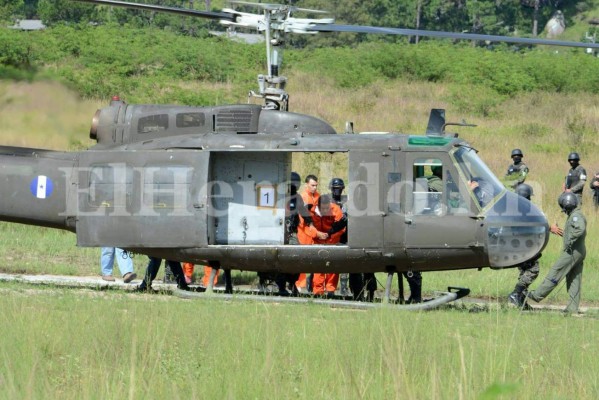 Fotos: Así fue el traslado de peligrosos reos a megacárcel de Santa Bárbara