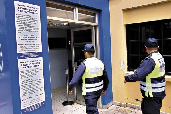 Honduras: Descarada venta de licencias de conducir en la DNT