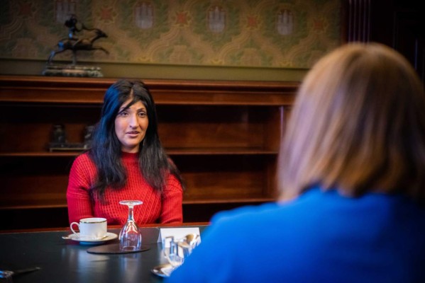 Aisha Mohammadzai, el rostro de la violencia de los talibanes contra las mujeres en Afganistán