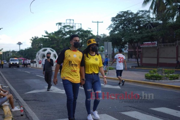 FOTOS: Bellas aficionadas visitaron el Morazán para disfrutar la final