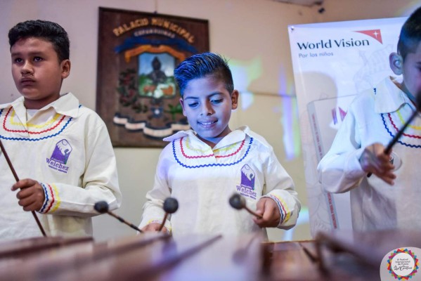 Niños y niñas cierran el Festival de Los Confines