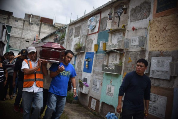 Al menos 131 muertos en gran deslave de Guatemala; cientos siguen desaparecidos