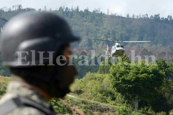 Fotos: Así fue el traslado de peligrosos reos a megacárcel de Santa Bárbara