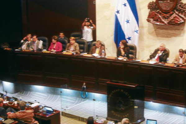 Congreso de Honduras elige en polémica sesión a fiscal general