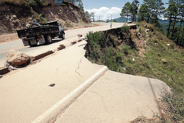 Atenderán daños por fallas geológica