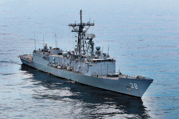 USS CURTS, un barco lleno de gloria dice adiós