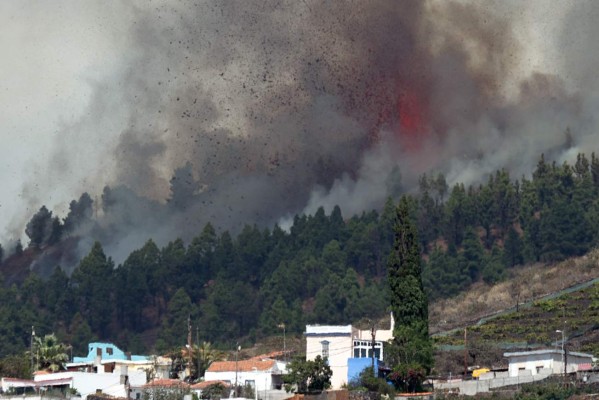 Temor y evacuaciones: Tras 50 años de inactividad entra en erupción un volcán en España
