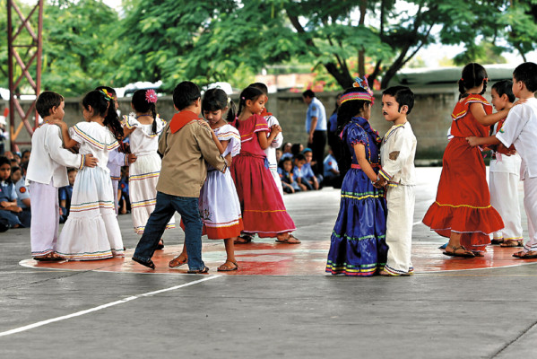 Con acto solemne el Nido de Águilas inaugura mes patrio