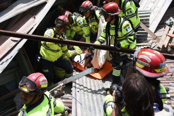 Luto en Guatemala por deslave que dejó 16 muertos y 600 desaparecidos