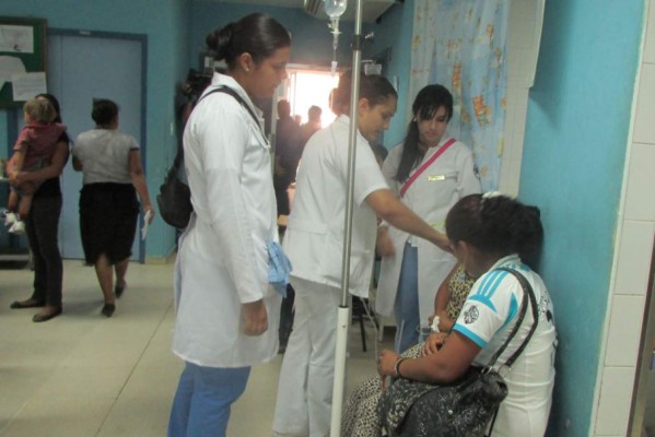 Unos 10 mil médicos y enfermeras están desempleados en Honduras