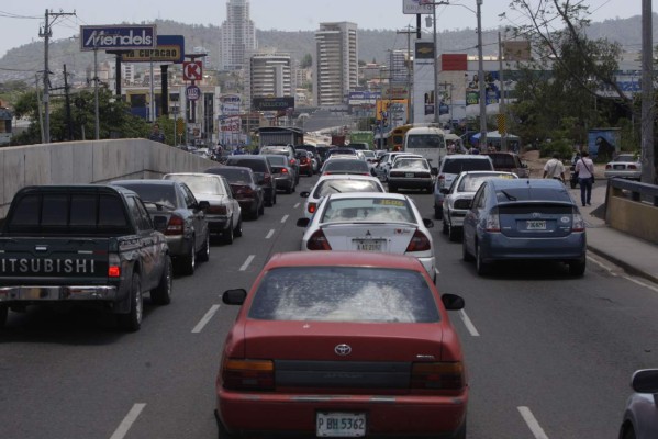 Elevado parque de 640 mil automóviles satura la capital