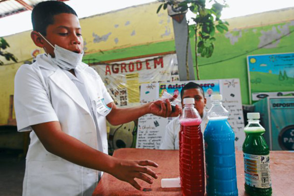 Alumnos realizan feria científica