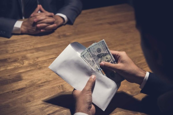 Artículo de Carvajal: Codicia, muerte y conspiración