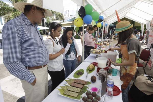 Música, artesanías y danzas en la UMH