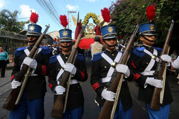 FOTOS: Procesión de la Virgen de Suyapa en la capital de Honduras