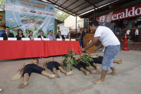 Arte y estusiasmo infantil en la 21 de octubre