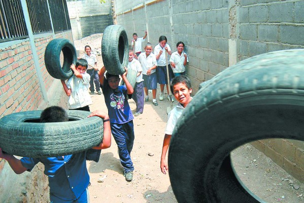 Niños hondureño en campaña contra el dengue