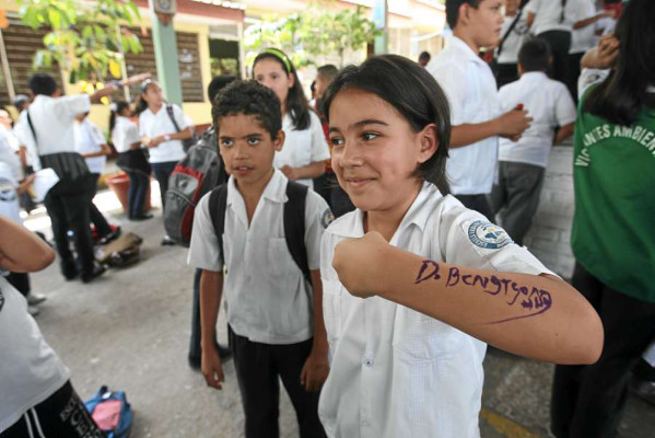 El Ciclón Azul llenó de ambiente la Escuela Cerro Grande II