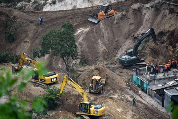 Luto en Guatemala por deslave que dejó 16 muertos y 600 desaparecidos
