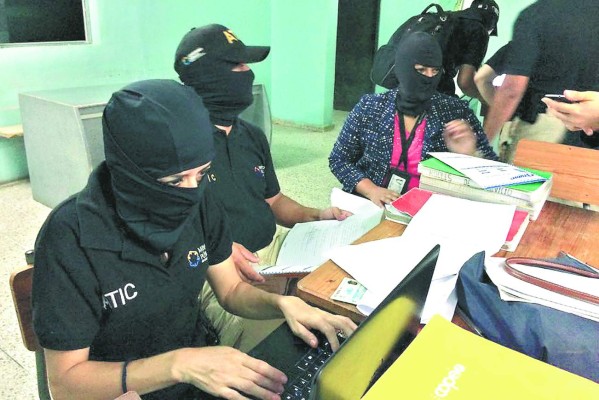 En tres videos y 18 libros buscan identidad de cómplices de la fuga de Támara