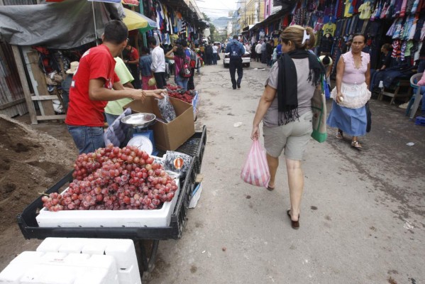 Con plan de control navideño inicia ordenamiento en mercados