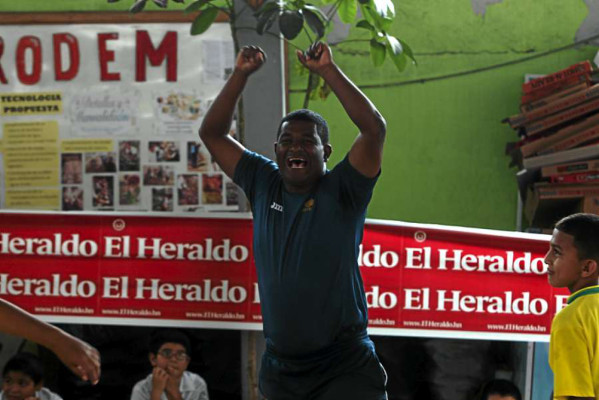 El Ciclón Azul llenó de ambiente la Escuela Cerro Grande II