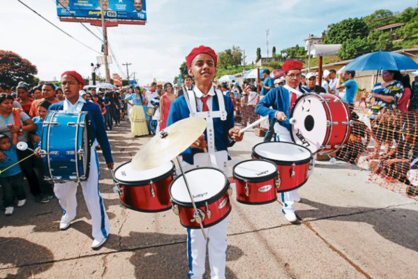 Retumbó la fiesta al ritmo de tambores