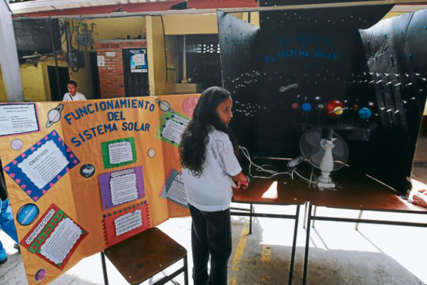 Alumnos realizan feria científica