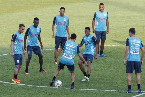 Esdras Padilla se lesiona y queda al margen de la Copa Uncaf