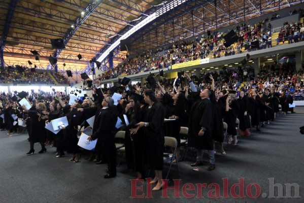 FOTOS: UNAH gradúa 1,321 nuevos profesionales en solemnes ceremonias