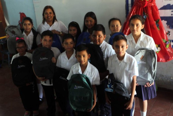 Escuela John F. Kennedy recibe formación sobre el ahorro de la energía eléctrica