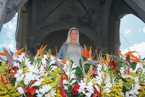 Cautivados por lágrimas de la Virgen