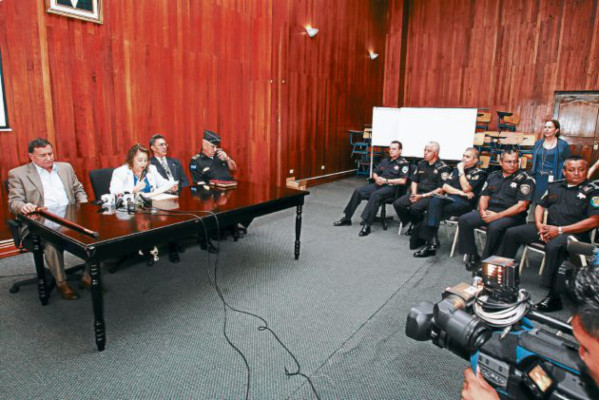 En la mira bienes de 70 oficiales