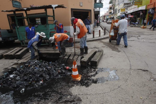 Tegucigalpa: Retoman limpieza de tragantes
