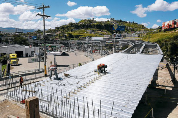 Construcción de paso aéreo avanza en un 60 por ciento