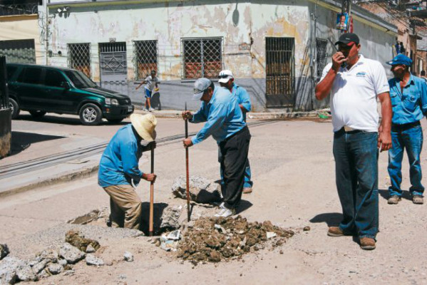 Comienzan reparación de calle en Buenos Aires