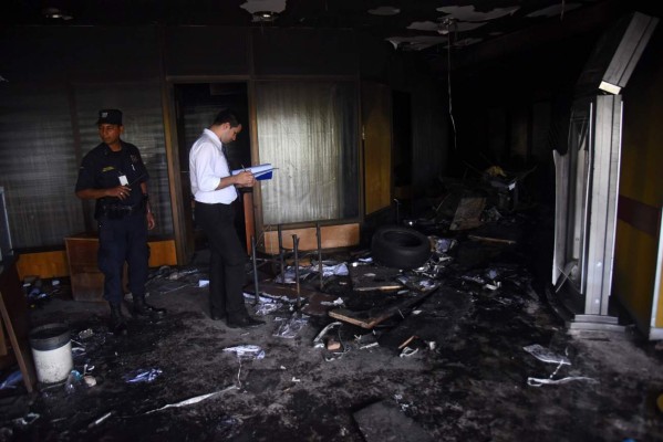 Paraguay: Senado paralizado y oposición abandona diálogo por reelección