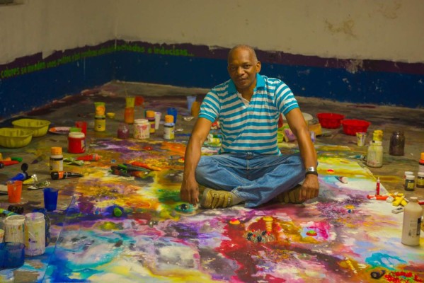 Color y textura en la obra de pintor Santos Arzú expuesta en EEUU