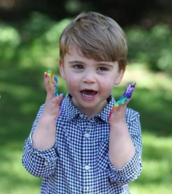 Príncipe Louis cumple 2 años y lo celebran con tiernas fotos