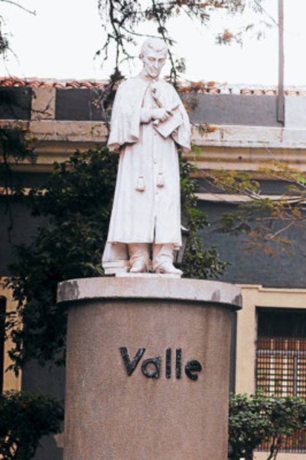 La historia de Honduras grabada en bronce y mármol